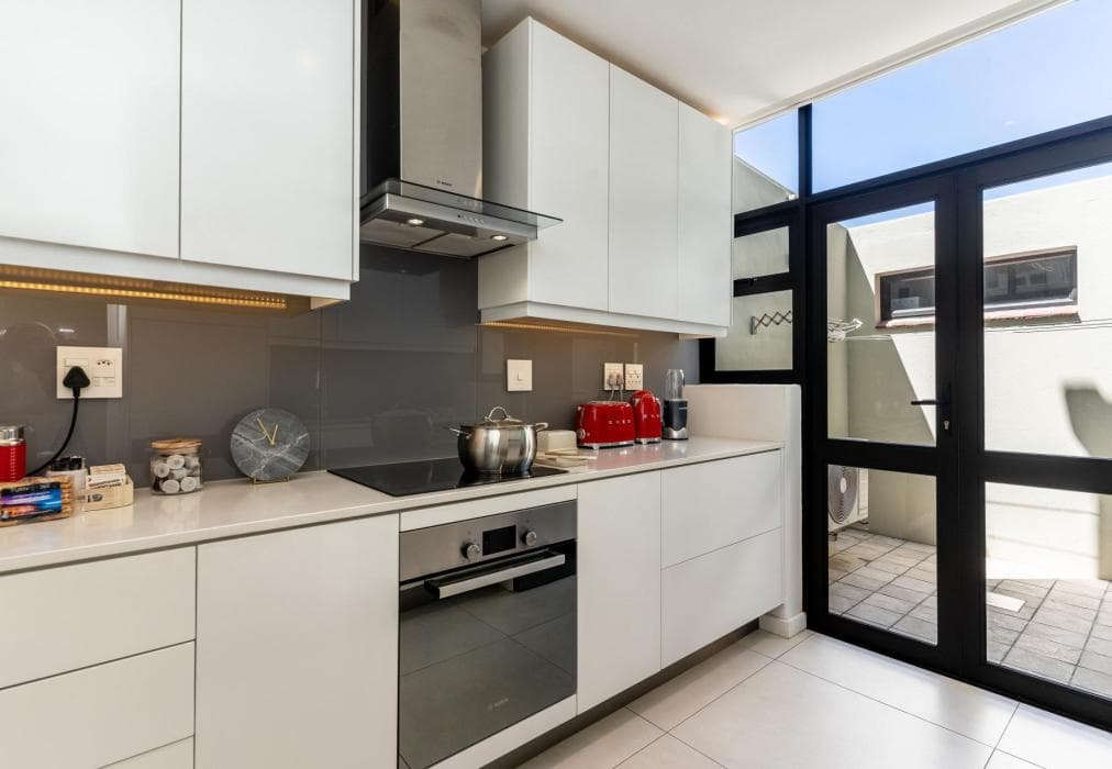 Camps Bay Nest - Townhouse with ocean views