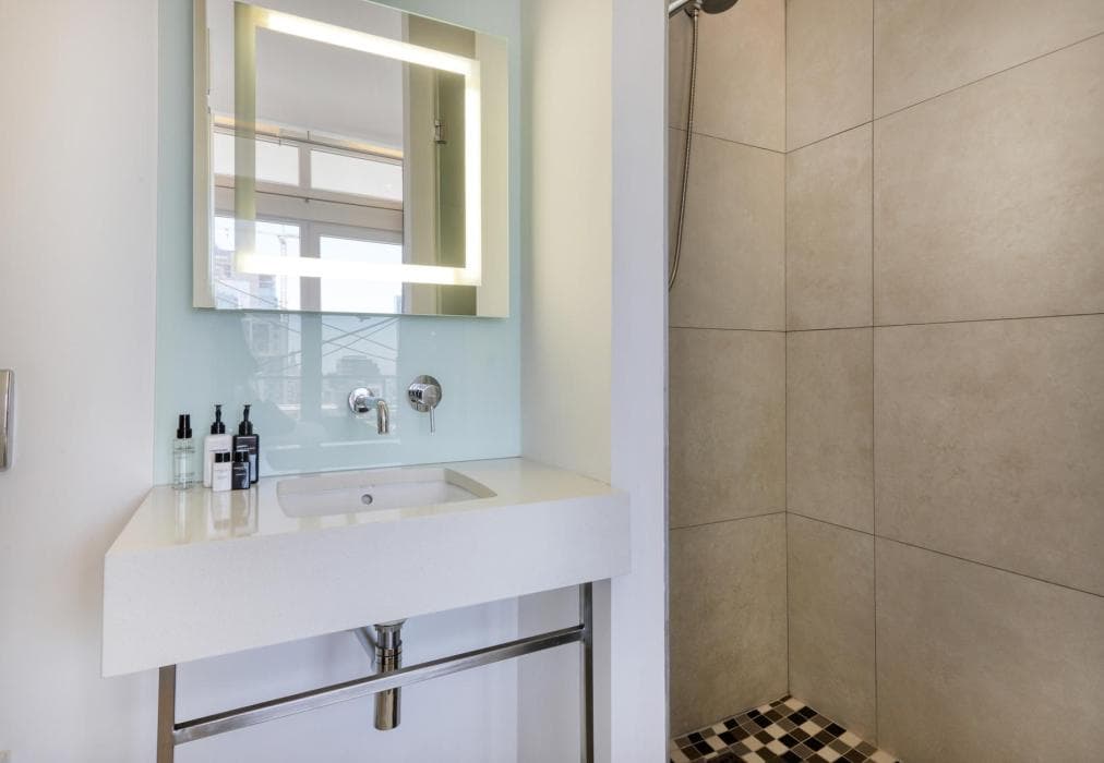 71 on Loop Cape Town - Apt with Mountain Views