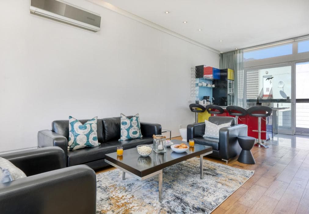 71 on Loop Cape Town - Apt with Mountain Views