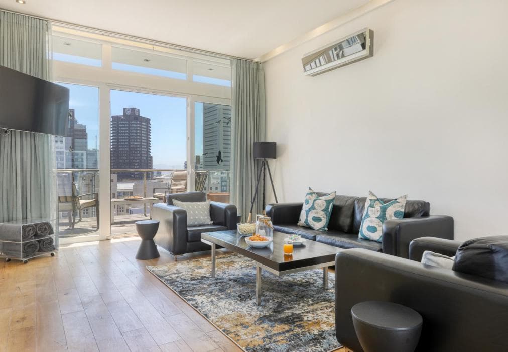 71 on Loop Cape Town - Apt with Mountain Views