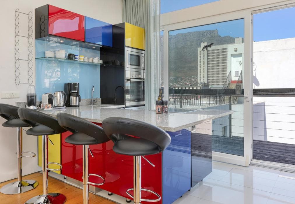 71 on Loop Cape Town - Apt with Mountain Views