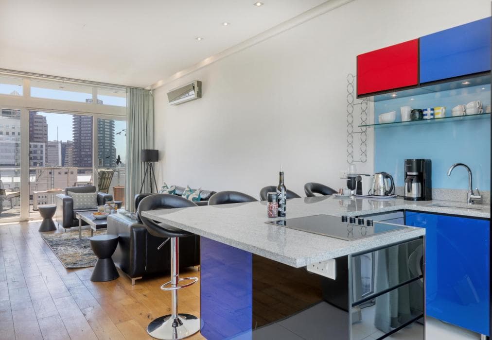 71 on Loop Cape Town - Apt with Mountain Views