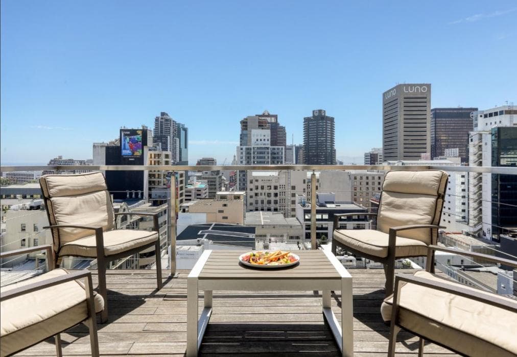 71 on Loop Cape Town - Apt with Mountain Views