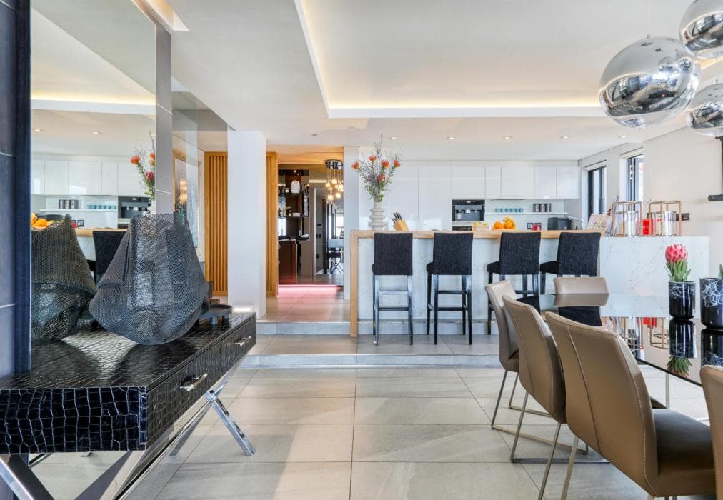 Barley Beach Luxury Penthouse - Camps Bay