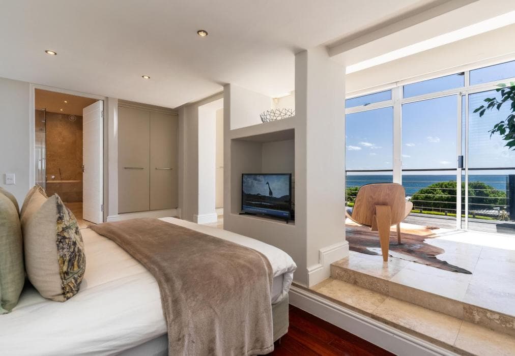 Sunset Cove - Apt with spectacular sea views