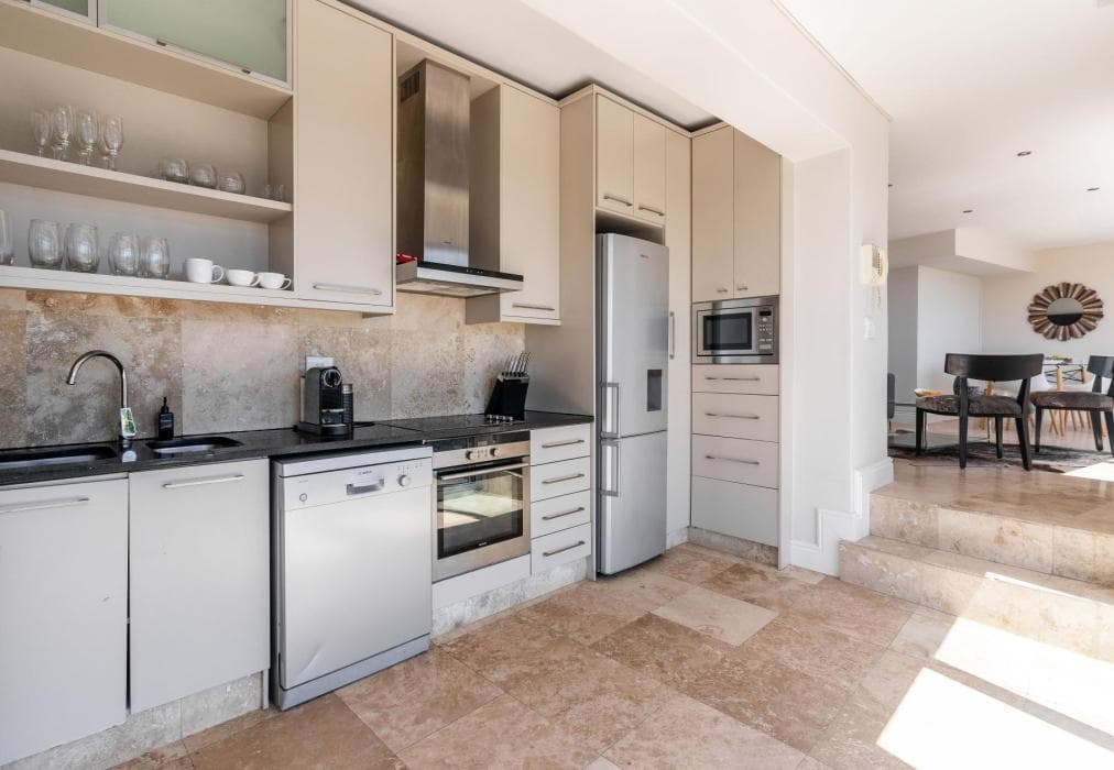 Sunset Cove - Apt with spectacular sea views