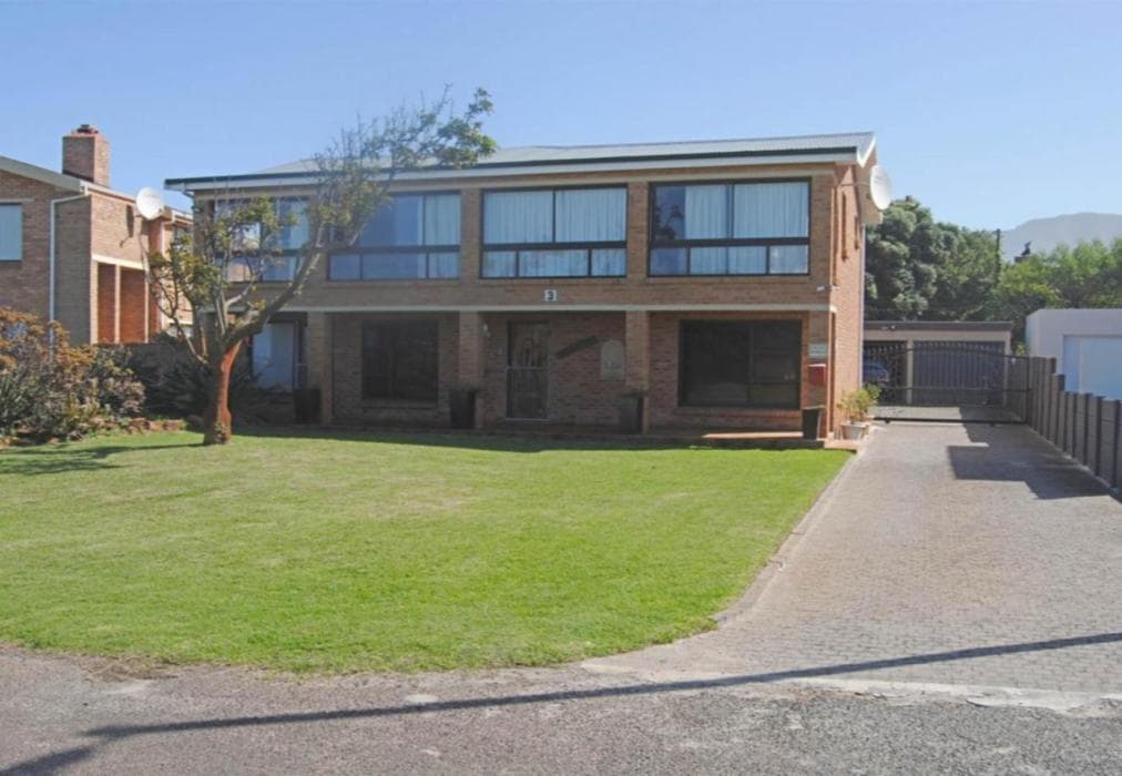 Upstairs Sea View Apartment