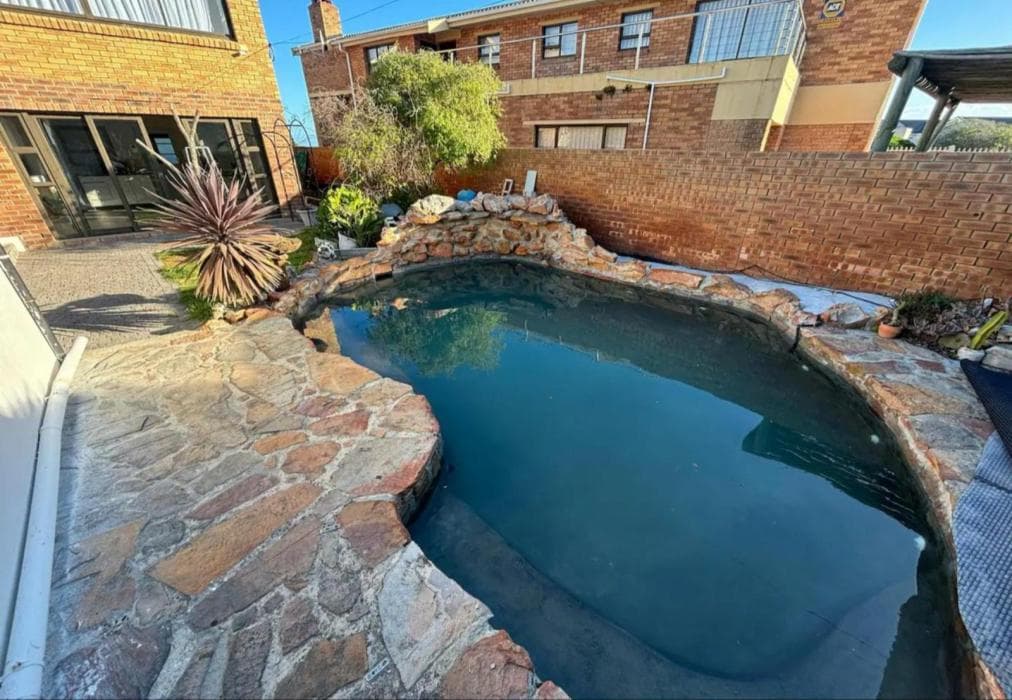 Upstairs Sea View Apartment