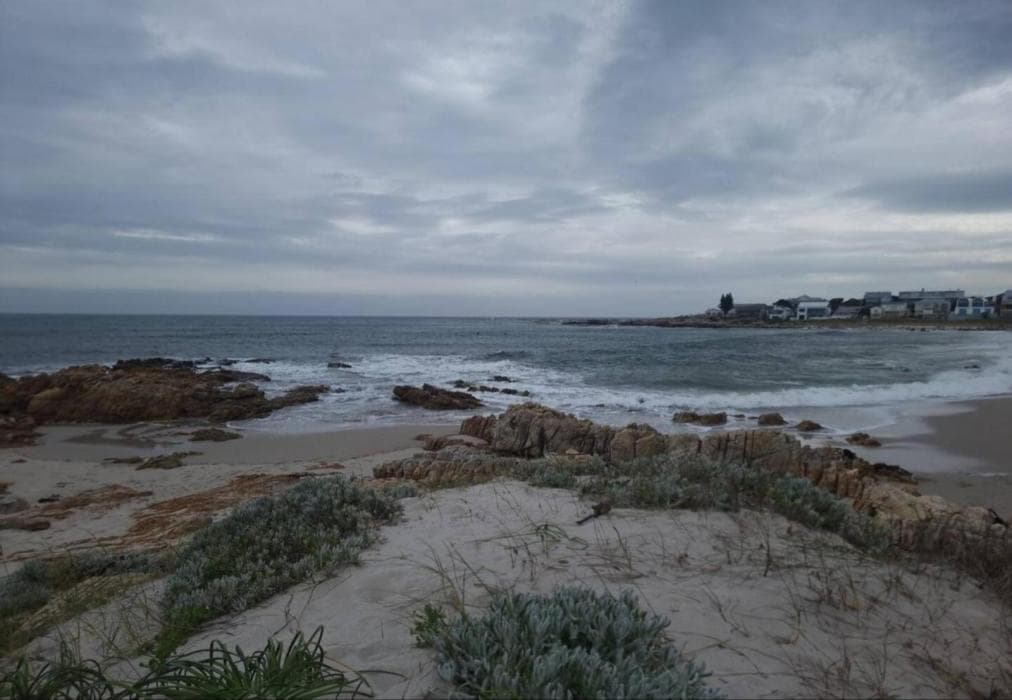Upstairs Sea View Apartment