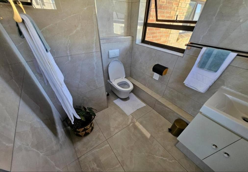 Upstairs Sea View Apartment