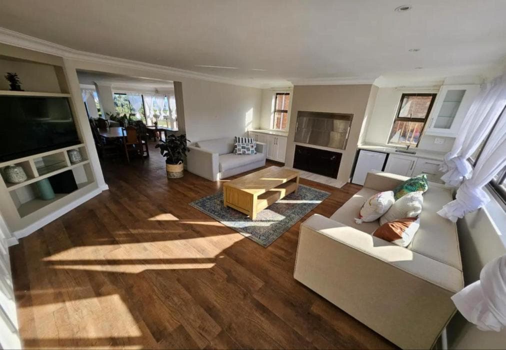 Upstairs Sea View Apartment