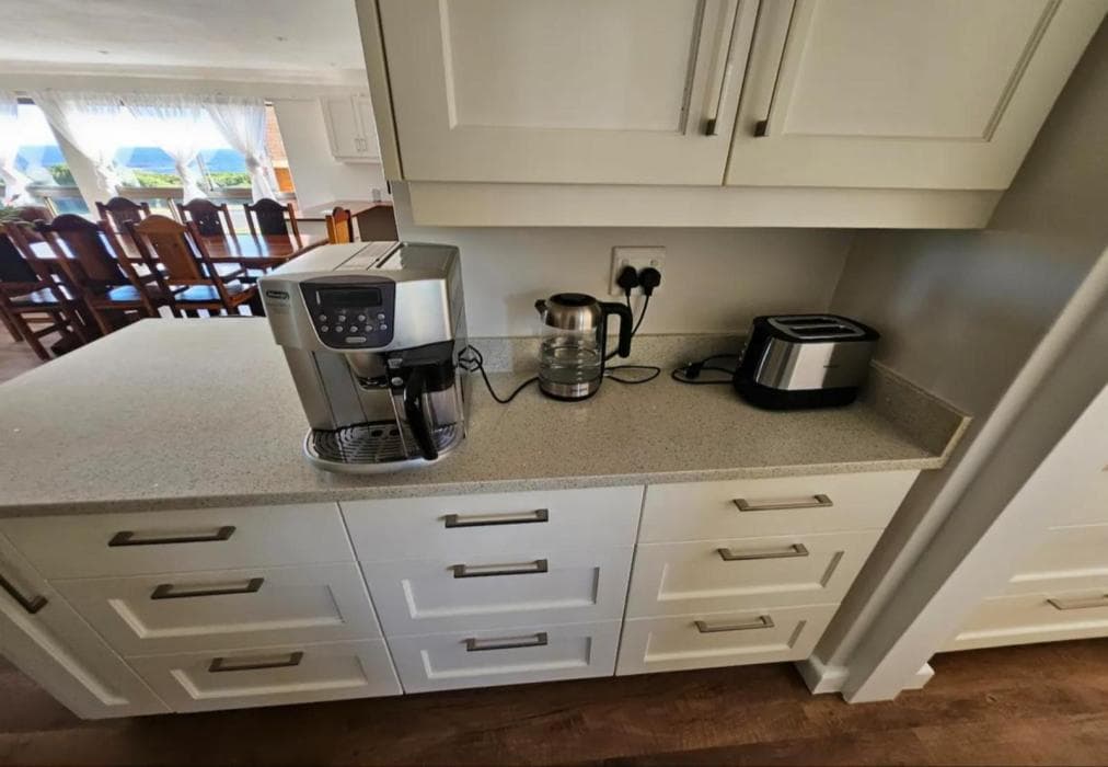 Upstairs Sea View Apartment