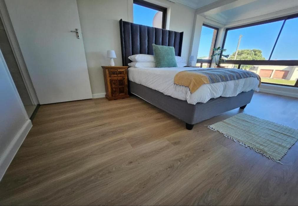 Upstairs Sea View Apartment