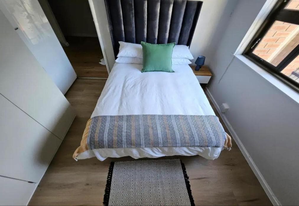 Upstairs Sea View Apartment