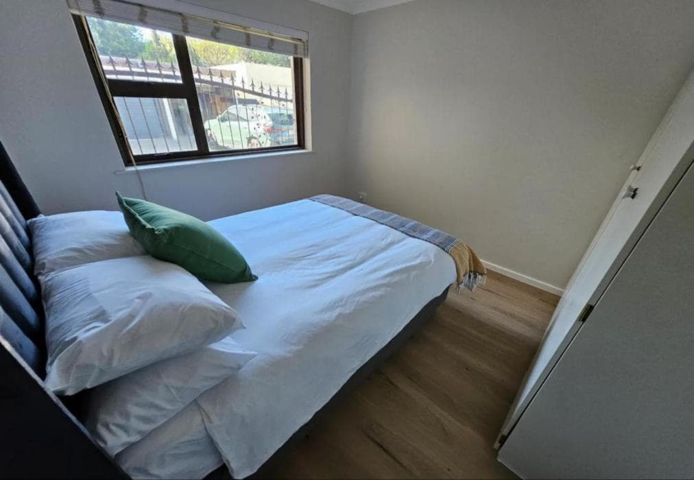 Upstairs Sea View Apartment