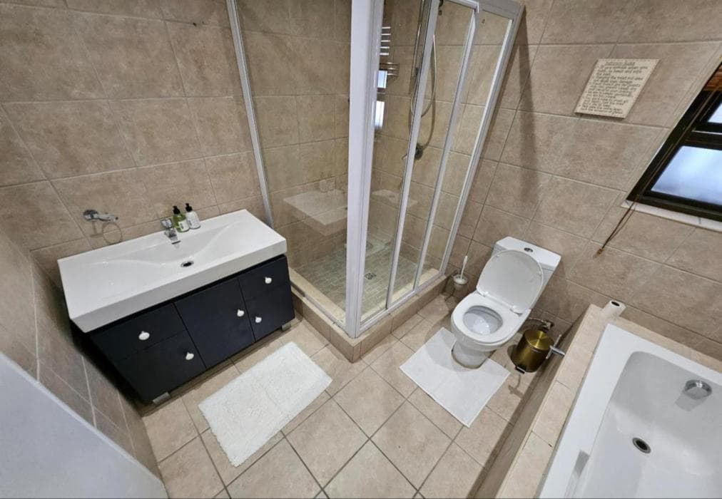 Upstairs Sea View Apartment