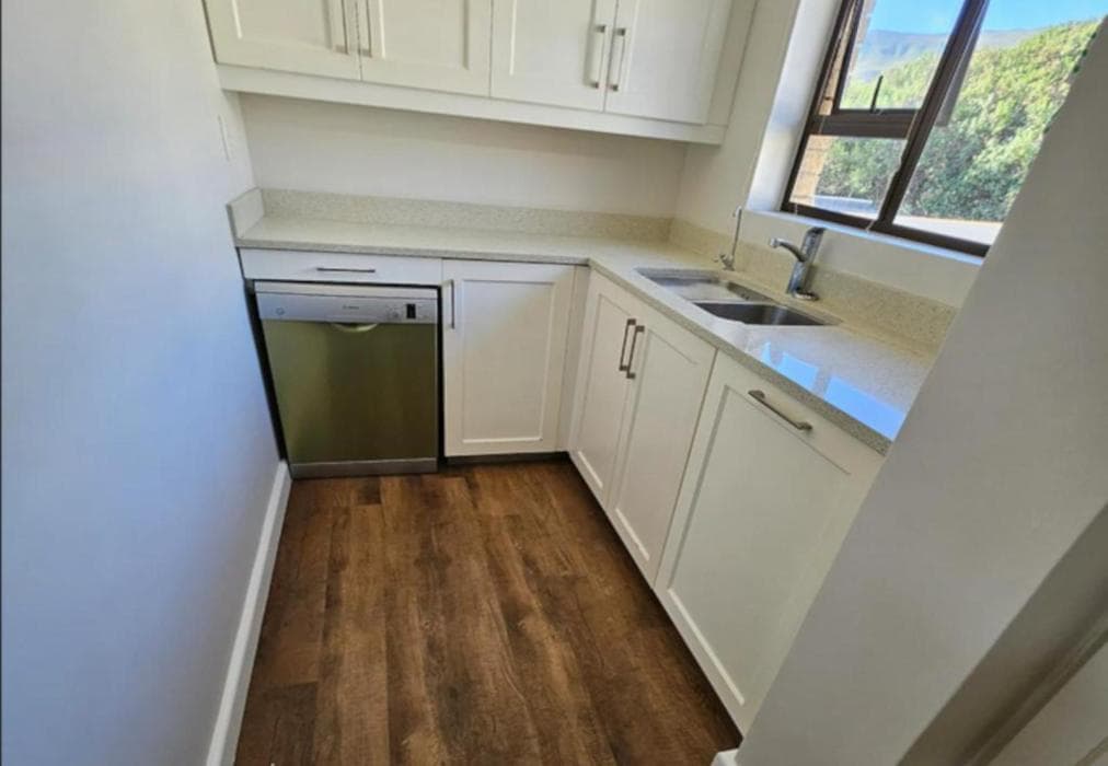 Upstairs Sea View Apartment