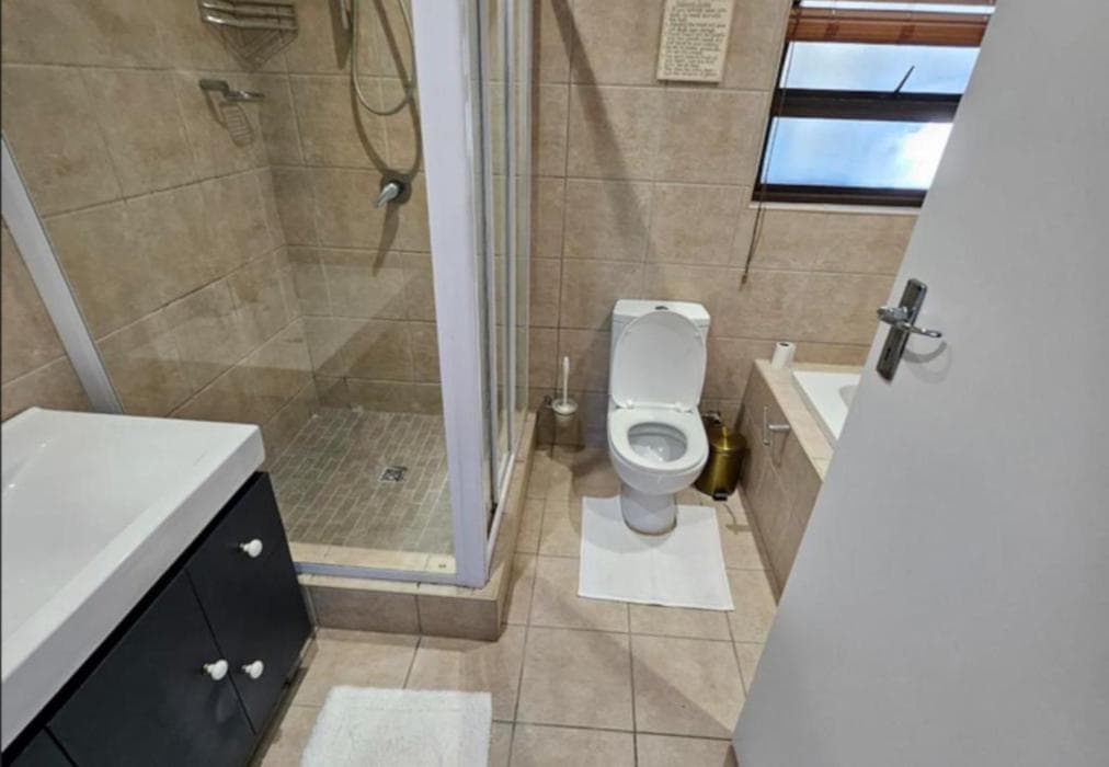 Upstairs Sea View Apartment