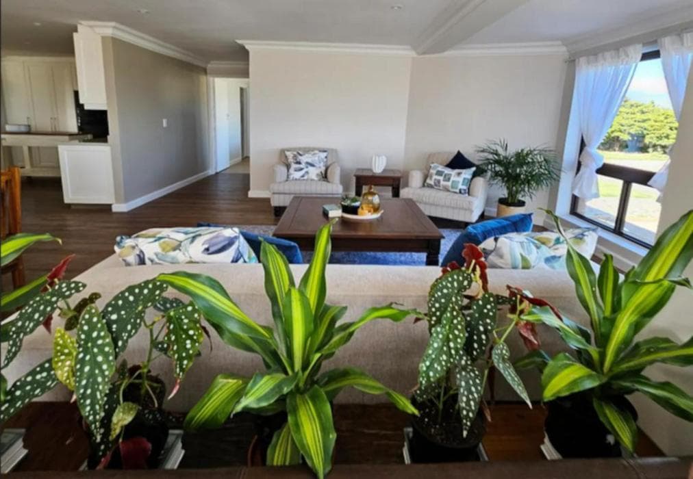 Upstairs Sea View Apartment