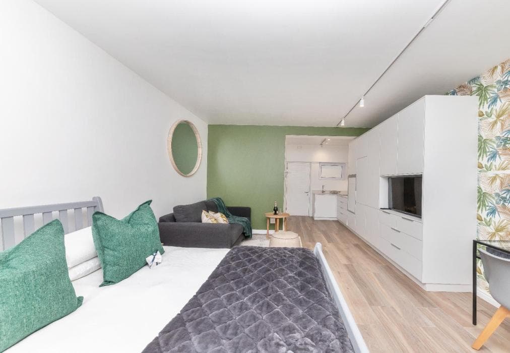 Pearl on the Promenade