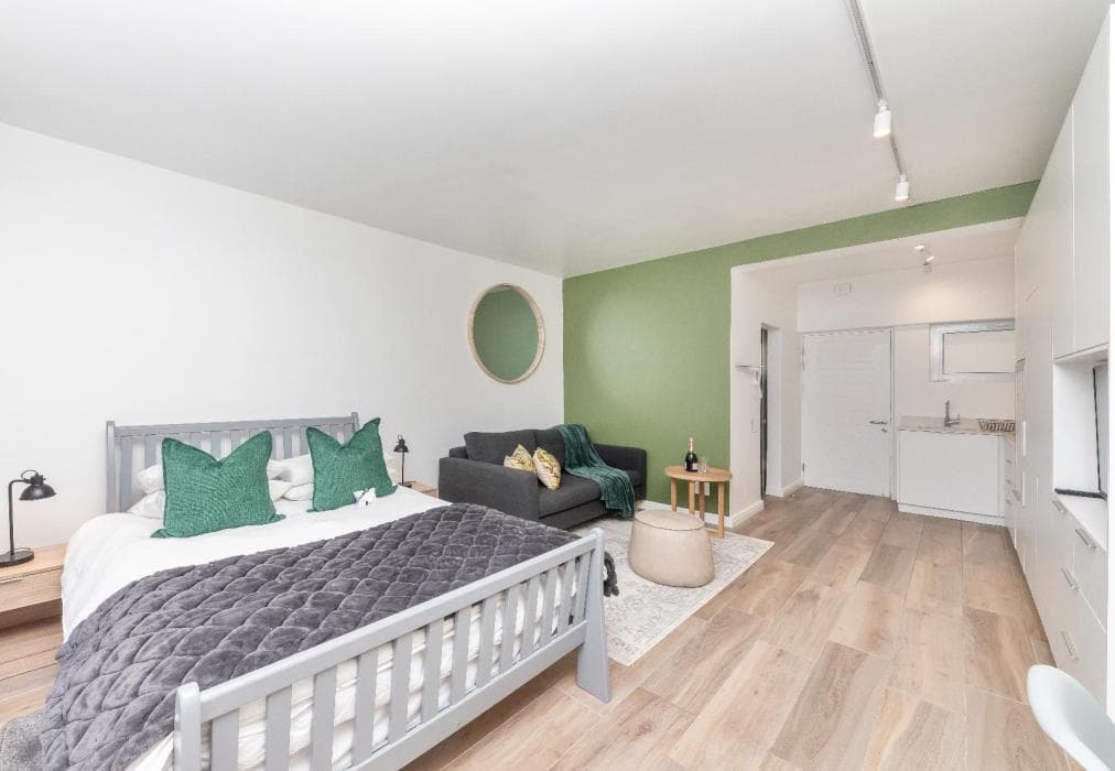 Pearl on the Promenade