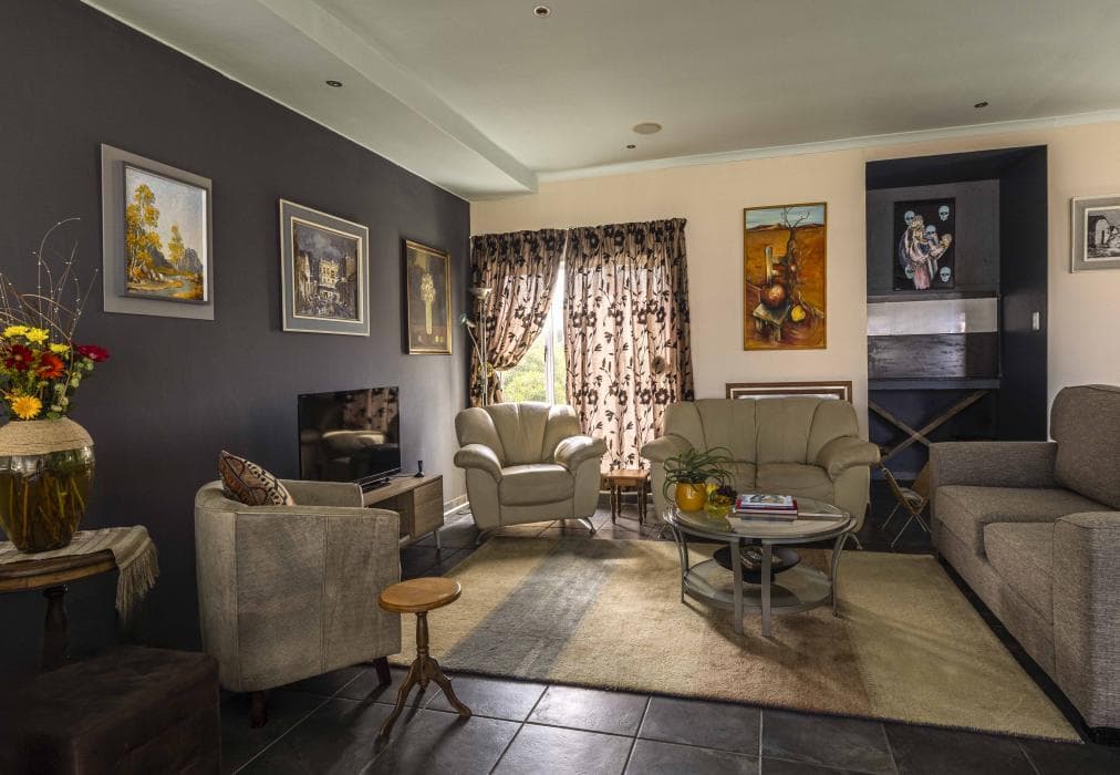 Wind Swallows Apartment