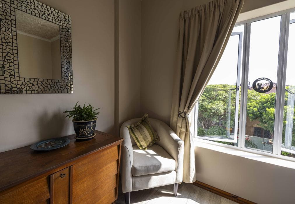 Wind Swallows Apartment