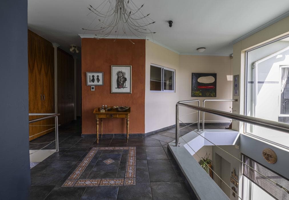 Wind Swallows Apartment