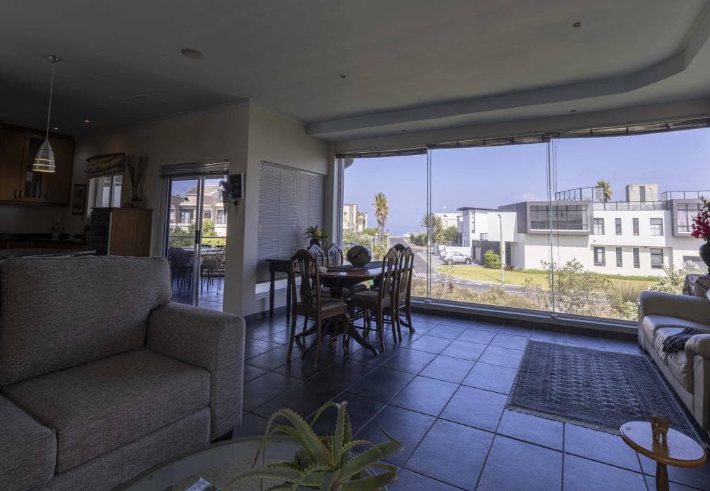 Wind Swallows Apartment