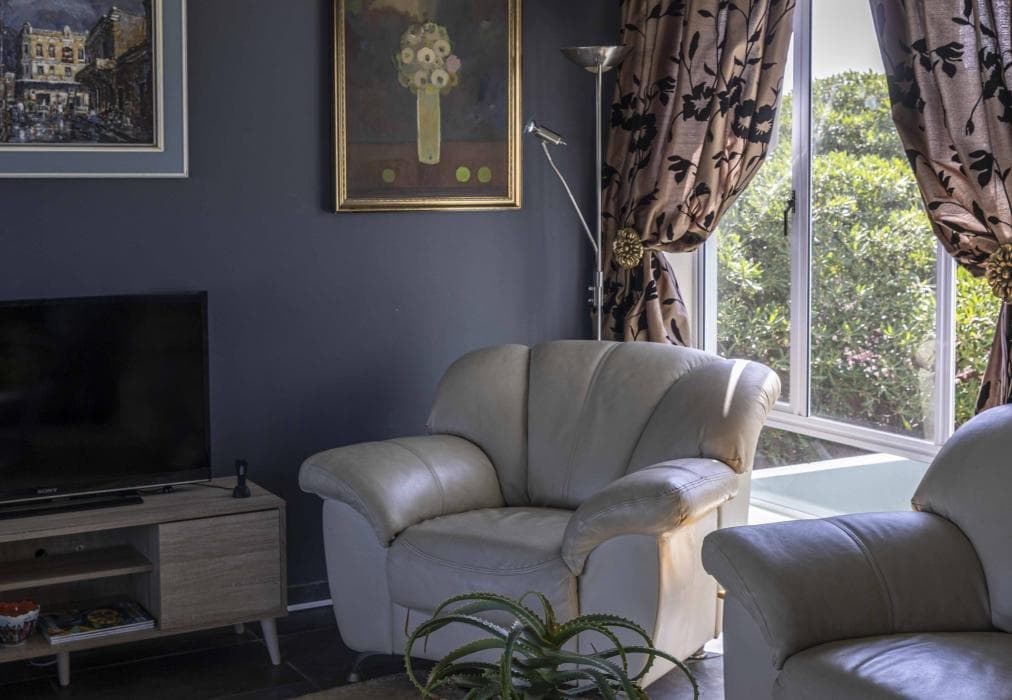 Wind Swallows Apartment