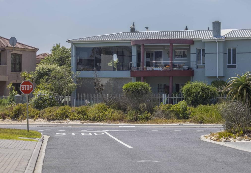 Wind Swallows Apartment