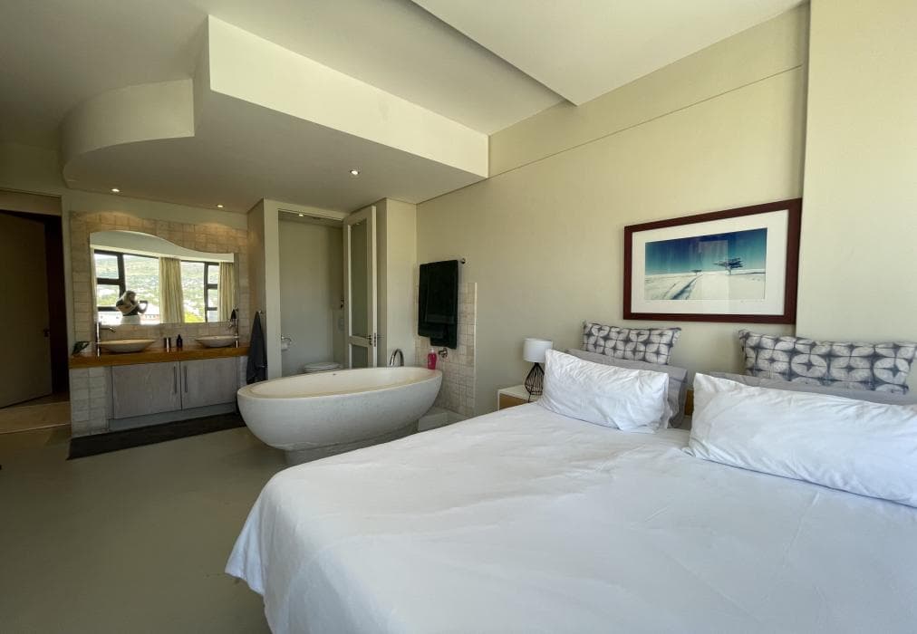 Piazza on Church 1004