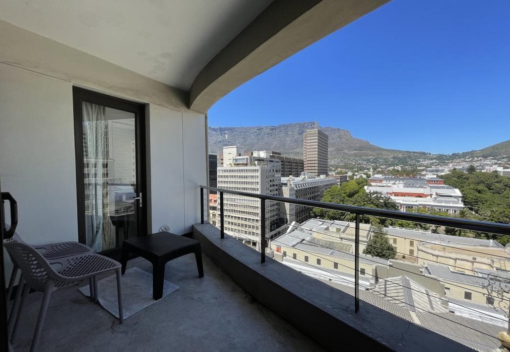 Piazza on Church 1004