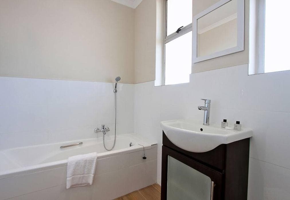 31 Blue Waters - Beach Road Apartment in Sea Point with Sea Views