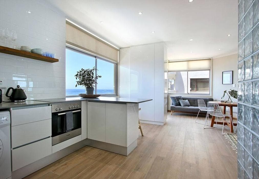 31 Blue Waters - Beach Road Apartment in Sea Point with Sea Views