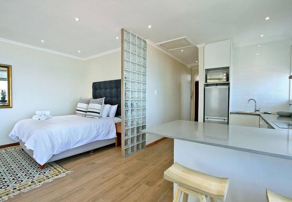 31 Blue Waters - Beach Road Apartment in Sea Point with Sea Views