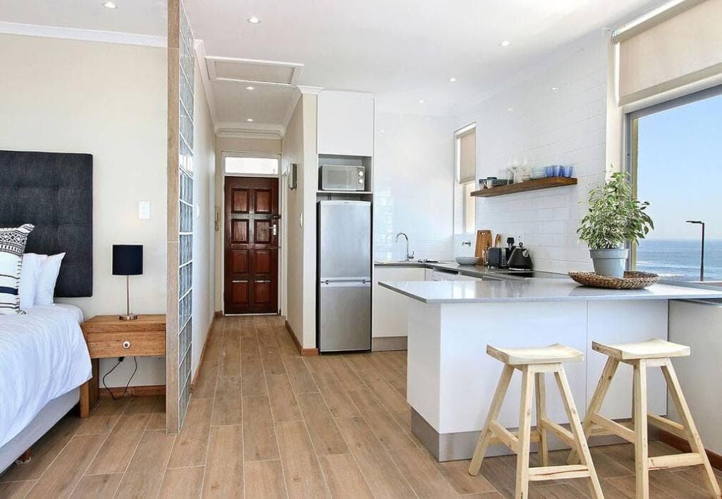 31 Blue Waters - Beach Road Apartment in Sea Point with Sea Views