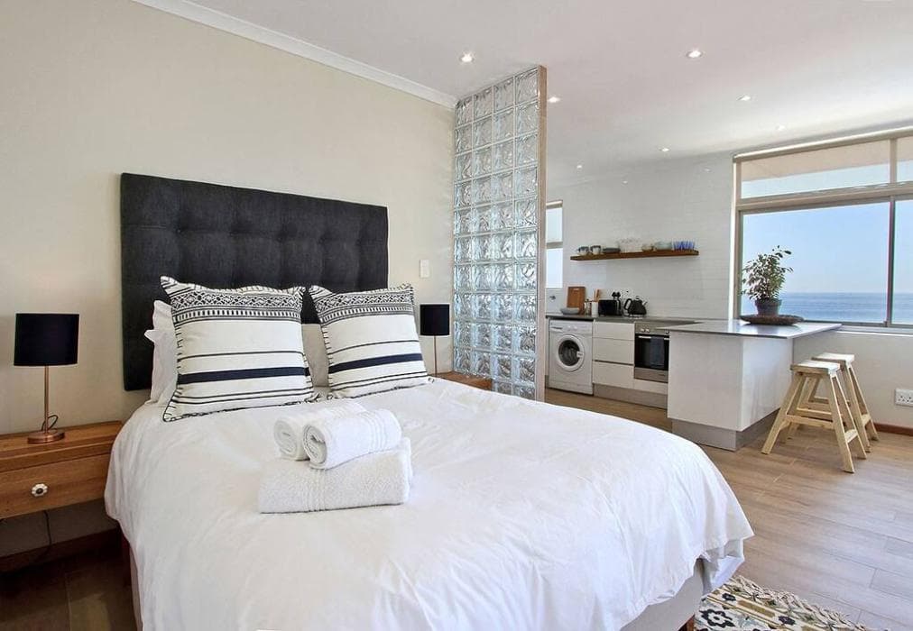31 Blue Waters - Beach Road Apartment in Sea Point with Sea Views