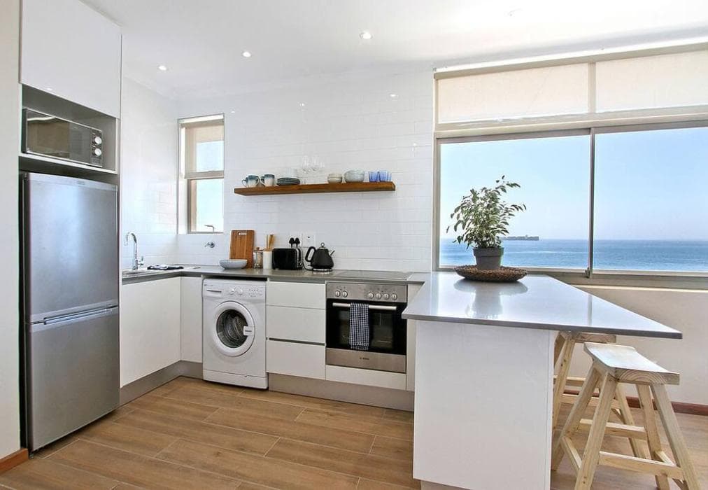 31 Blue Waters - Beach Road Apartment in Sea Point with Sea Views
