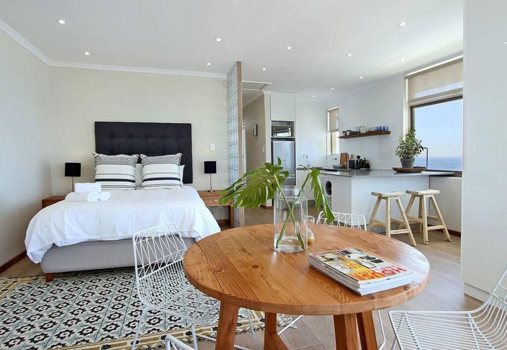31 Blue Waters - Beach Road Apartment in Sea Point with Sea Views