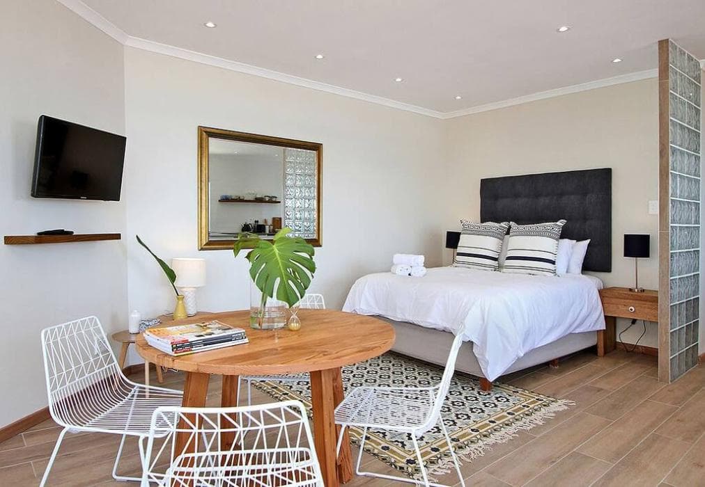 31 Blue Waters - Beach Road Apartment in Sea Point with Sea Views