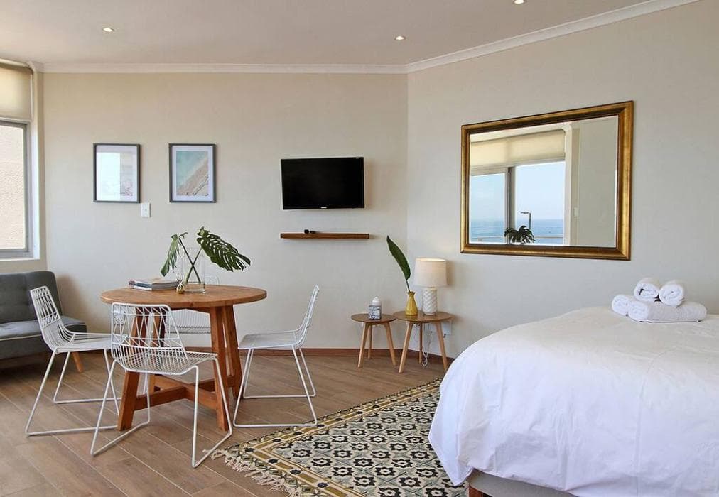 31 Blue Waters - Beach Road Apartment in Sea Point with Sea Views