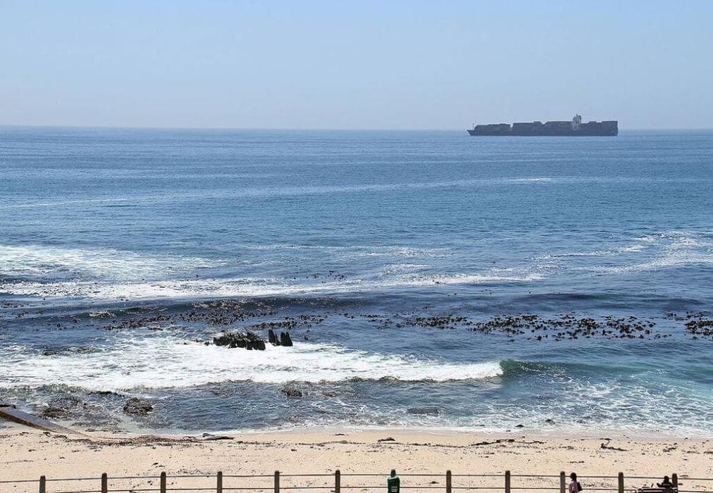 31 Blue Waters - Beach Road Apartment in Sea Point with Sea Views
