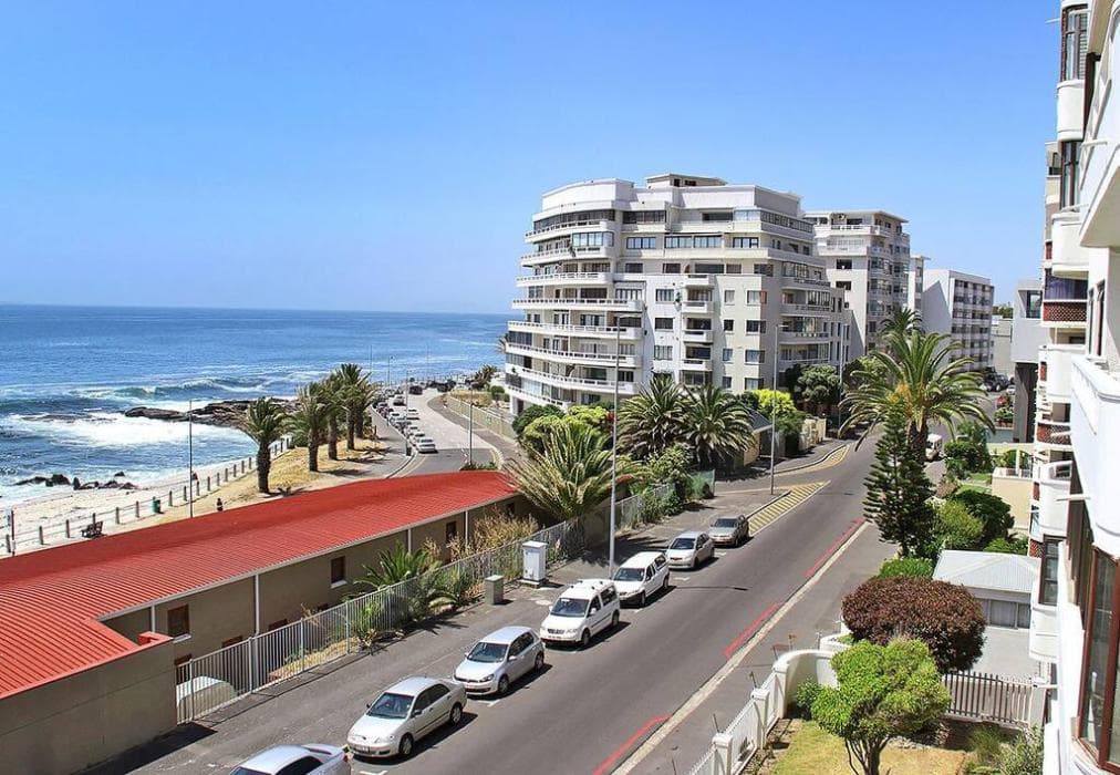 31 Blue Waters - Beach Road Apartment in Sea Point with Sea Views