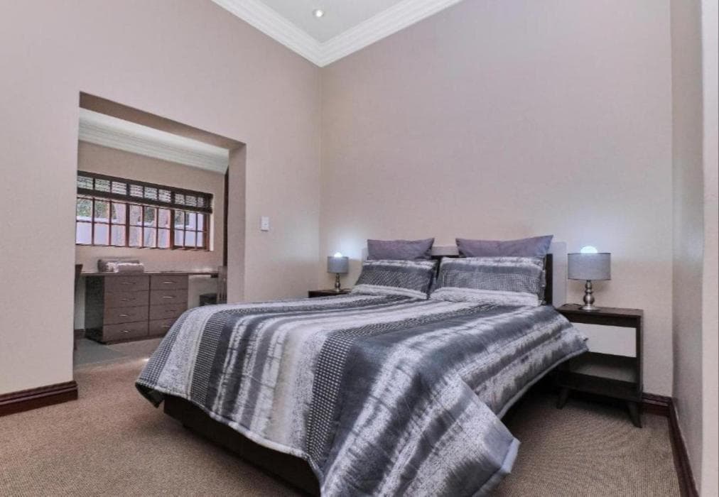 Rose Road Manor Houghton Estate