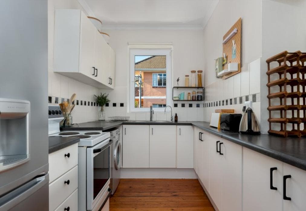 Bright Apartment With Mountain Views