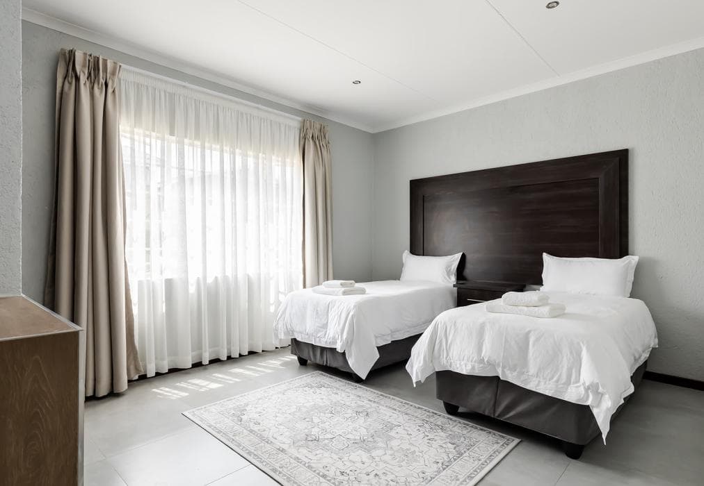 Point R40 Lodge  Self Catering