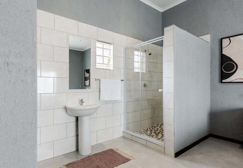 Point R40 Lodge  Self Catering