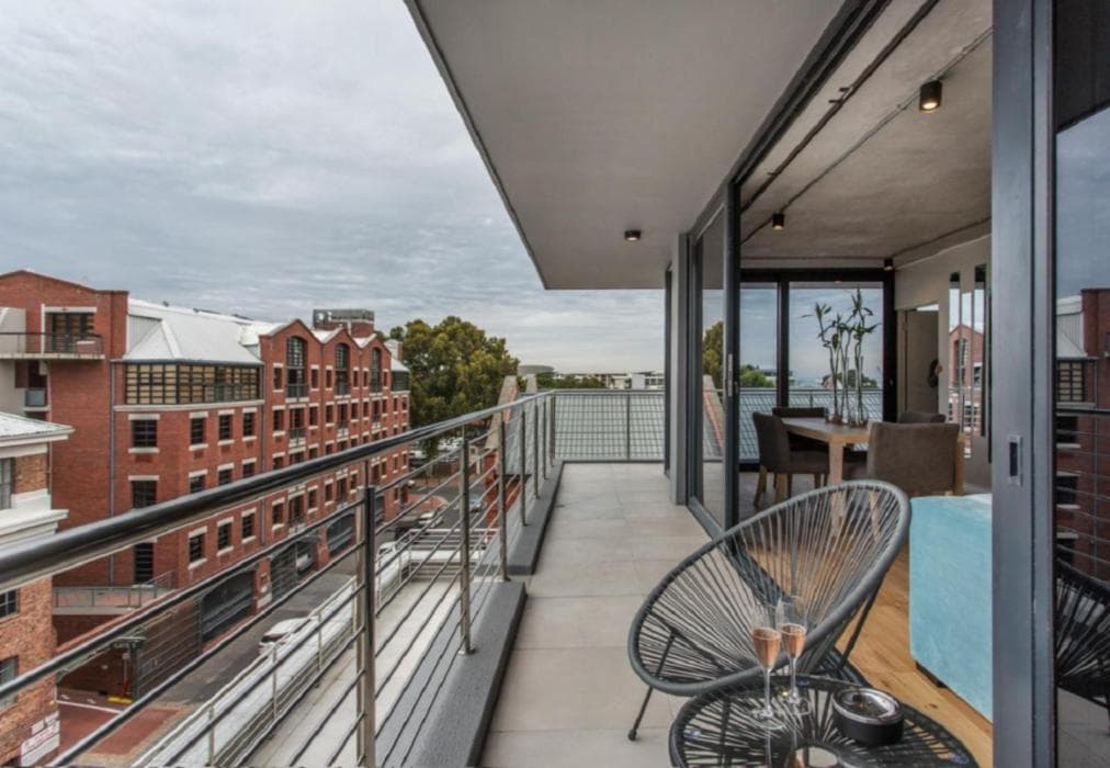 Two Bed Executive Apartments in Dockland