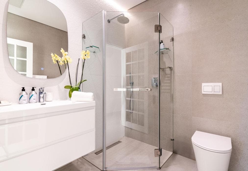 Lisburn Uno on Clifton